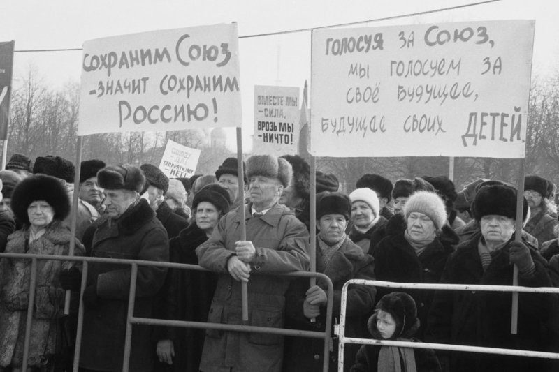 Больше половины россиян продолжают сожалеть о распаде СССР