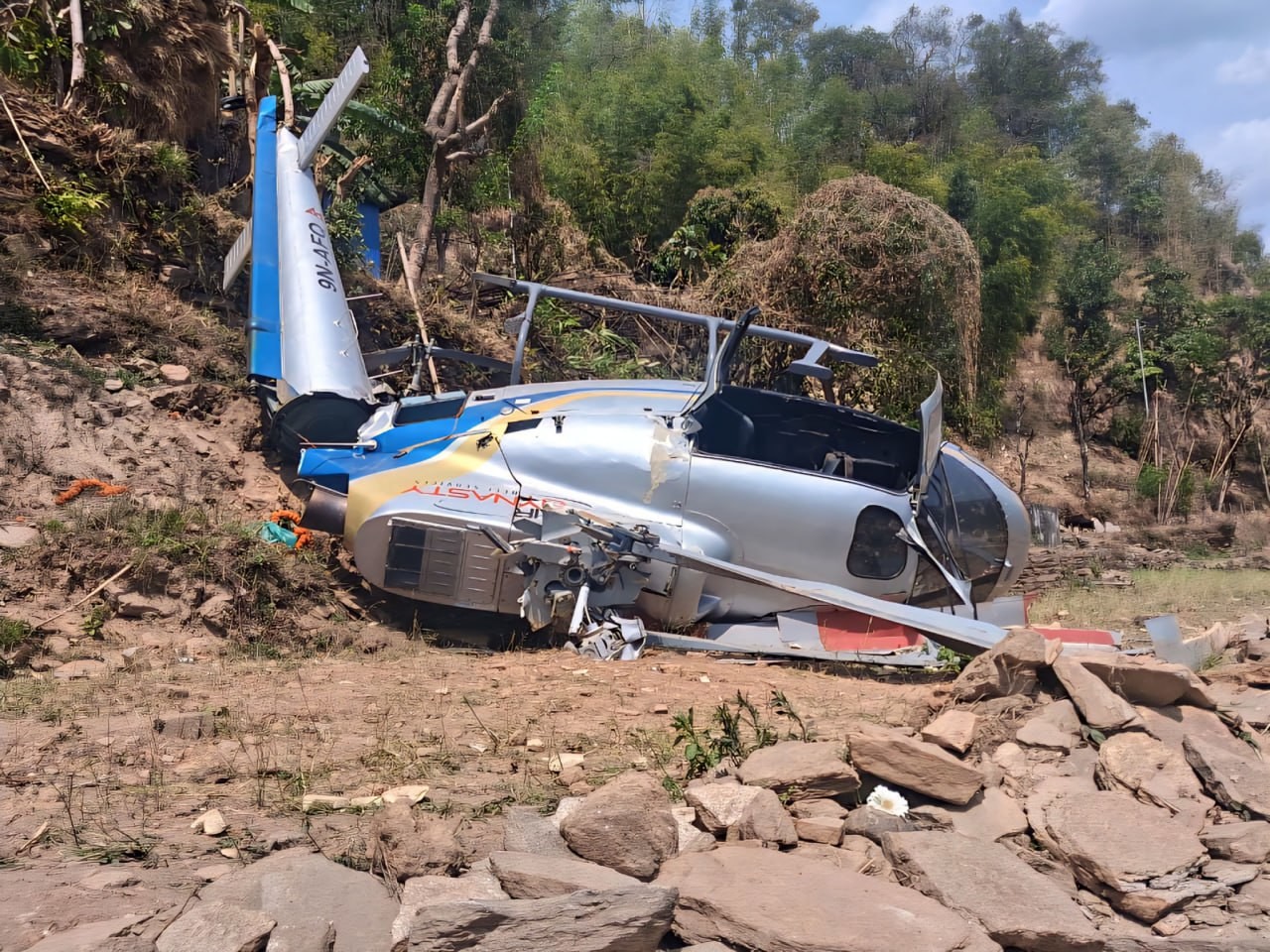 Жесткая посадка вертолёта в Непале