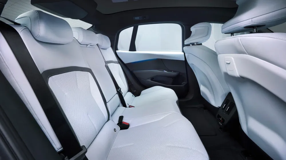 Дизайн новых BMW свернул куда-то не туда