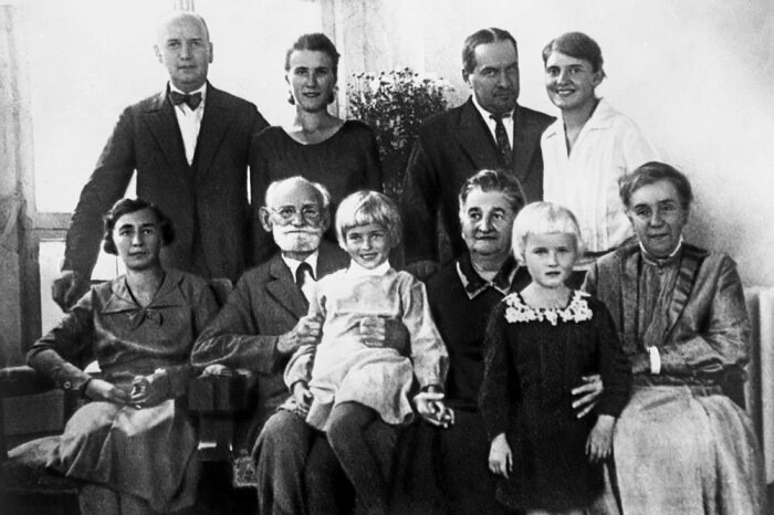 Выдающиеся медики России и СССР(серия). Иван Петрович Павлов