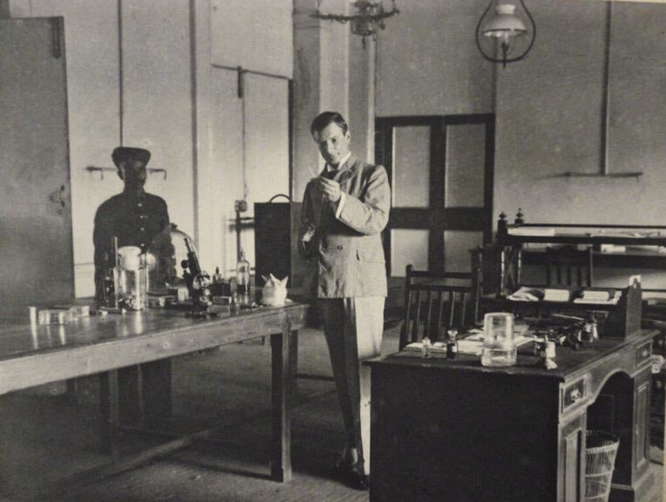 В институте Пастера