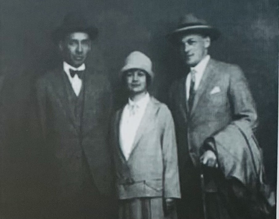 З. В. Ермольева и Л. А. Зильбер (справа) в Берлине, 1927 год