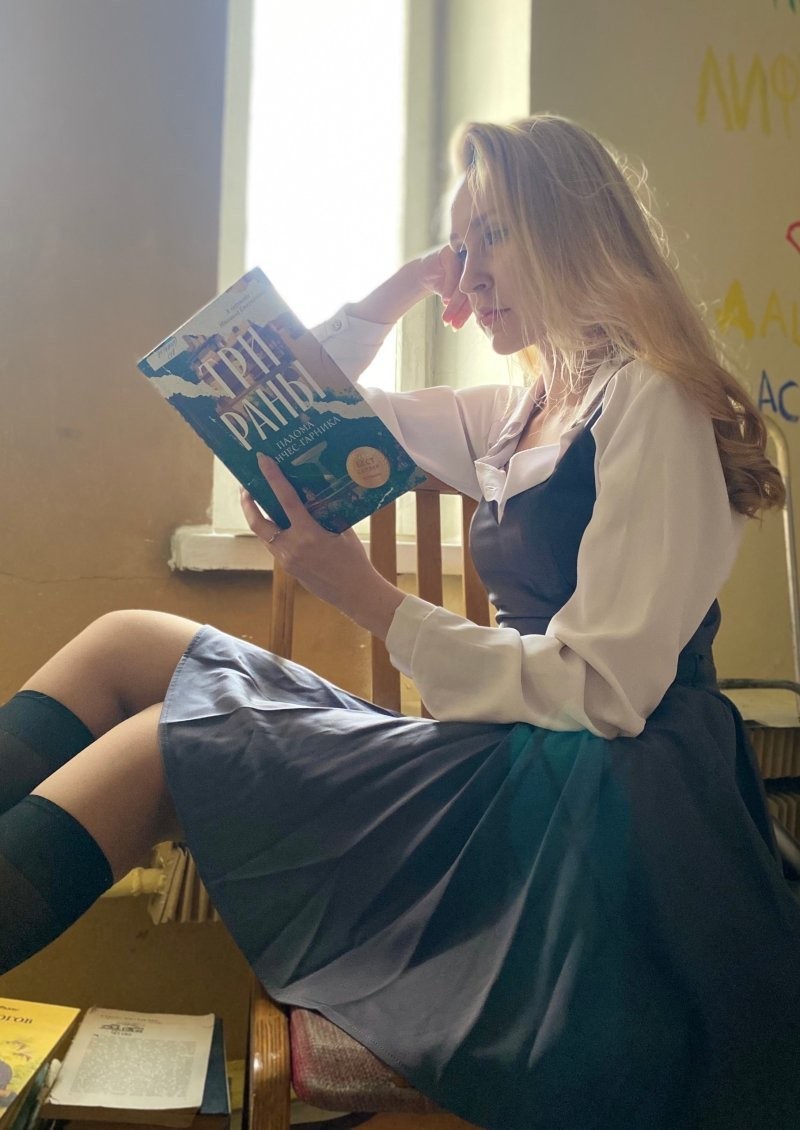 Обнинская библиотека заманивает читателей фотографиями своих сотрудниц