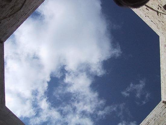 Восьмиугольная тайна императора: зачем Фридрих II построил замок-призрак