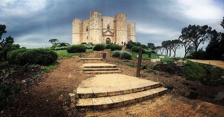 Восьмиугольная тайна императора: зачем Фридрих II построил замок-призрак