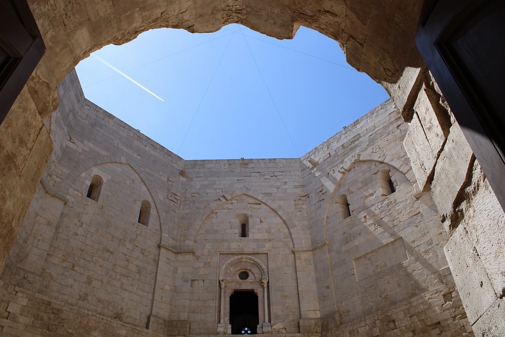 Восьмиугольная тайна императора: зачем Фридрих II построил замок-призрак