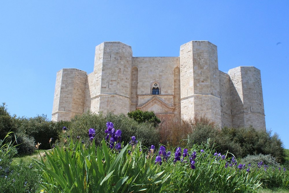 Восьмиугольная тайна императора: зачем Фридрих II построил замок-призрак