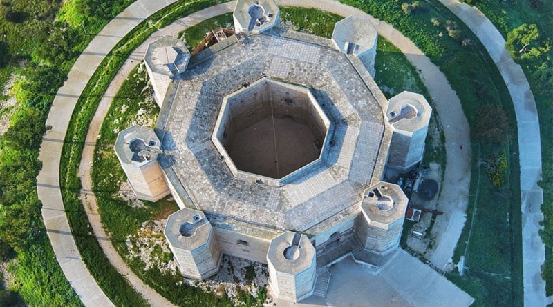 Восьмиугольная тайна императора: зачем Фридрих II построил замок-призрак