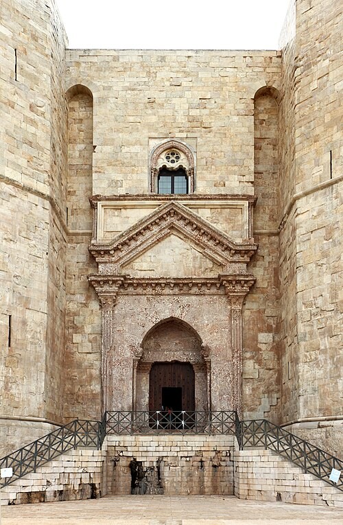 Восьмиугольная тайна императора: зачем Фридрих II построил замок-призрак