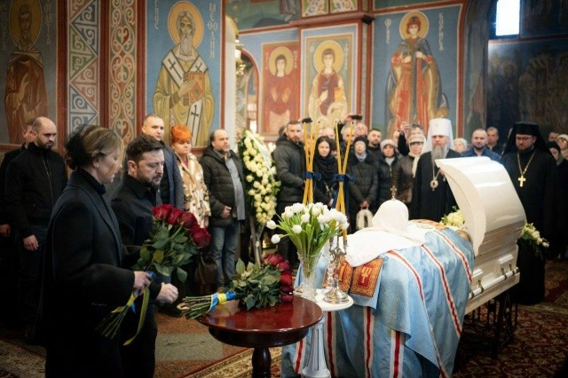 Сатанисты отпевают другого сатаниста в церкви....