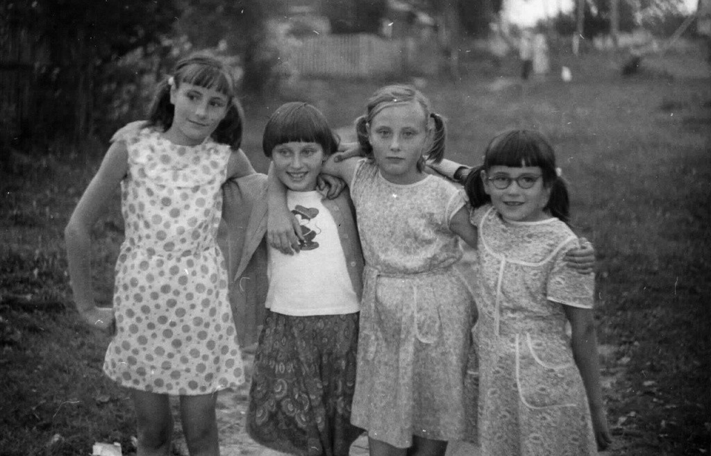 Девочки-подружки. 1978–1980 годы. Неизвестный автор.