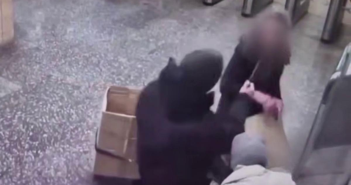 Пенсионер залил перцем женщину в московском метро