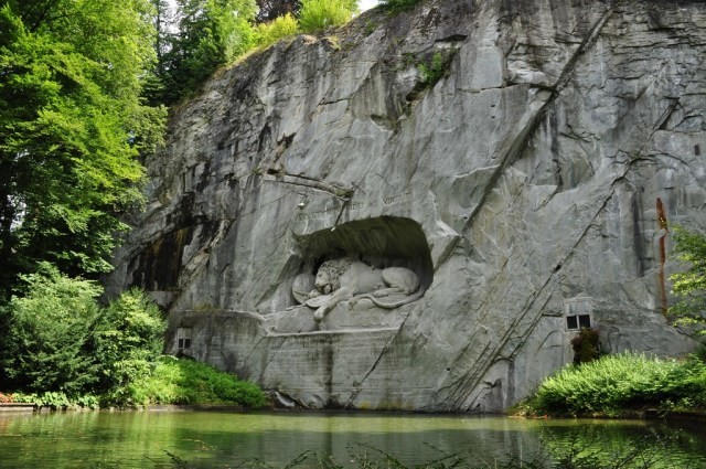 Люцернский лев: свинская шутка обманутого скульптора
