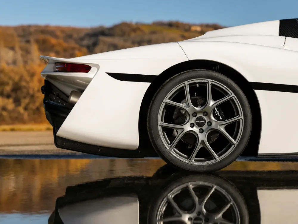 Уникальный одноместный спорткар от Dallara выставят на торги