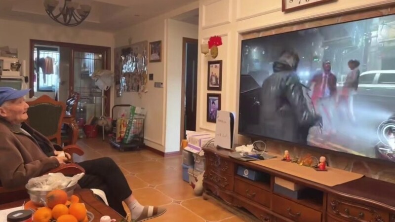 91-летний дед-стример прославился в сети