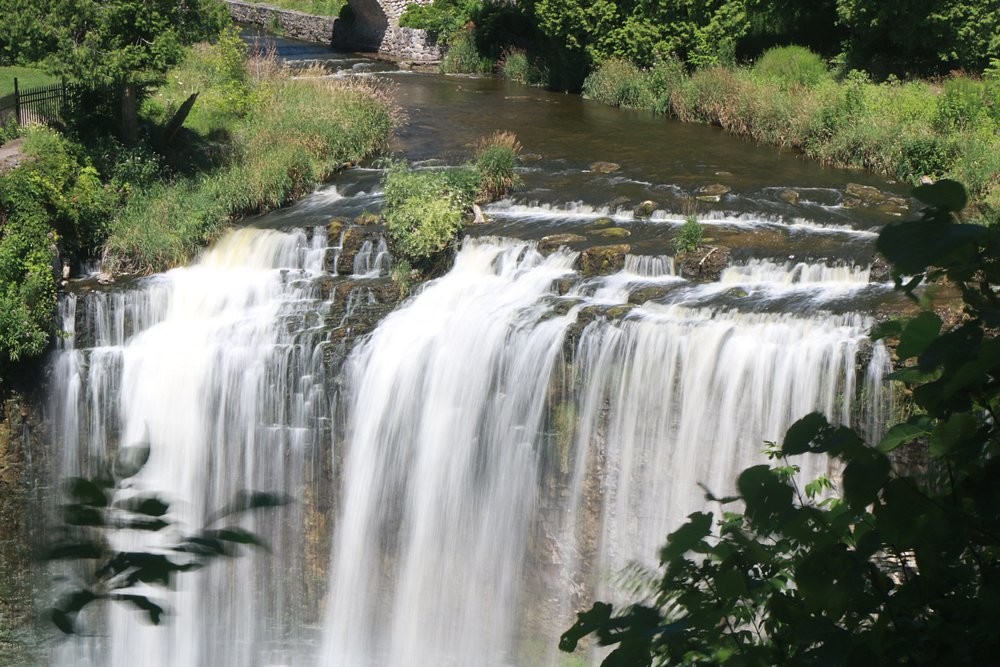 Канадский город Гамильтон, считающийся столицей водопадов, и его главные жемчужины