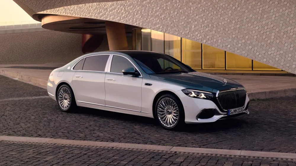 Mercedes показал обновлённый Maybach S-класса — без кожи, но с V12