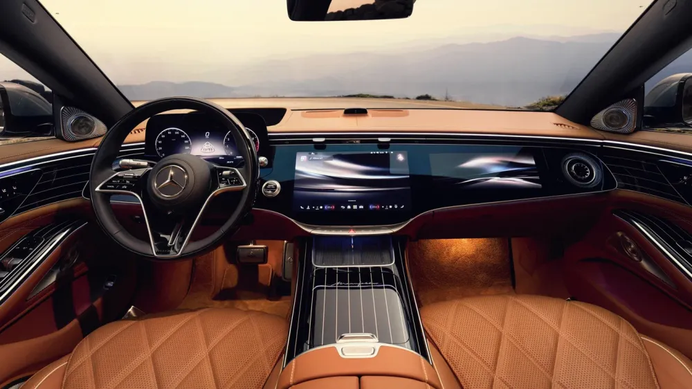Mercedes показал обновлённый Maybach S-класса — без кожи, но с V12