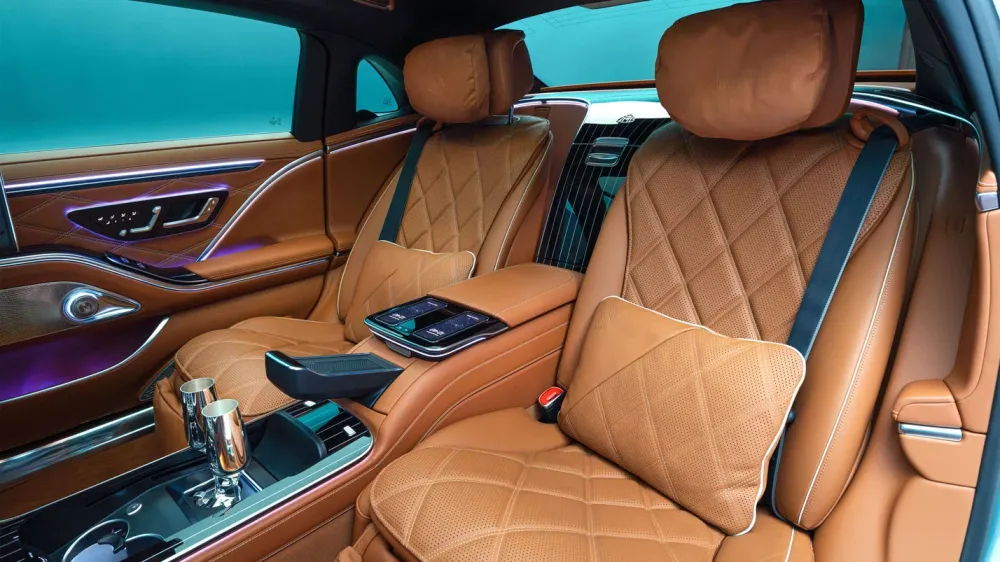 Mercedes показал обновлённый Maybach S-класса — без кожи, но с V12