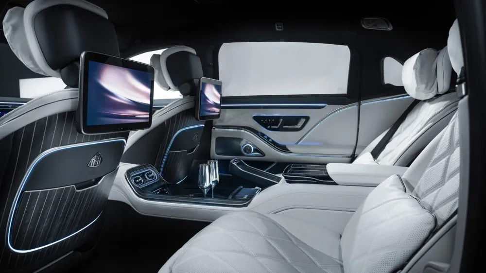 Mercedes показал обновлённый Maybach S-класса — без кожи, но с V12