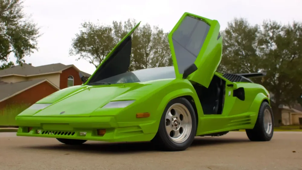 Lamborghini Countach оценили всего в 430 тысяч рублей, но он ненастоящий