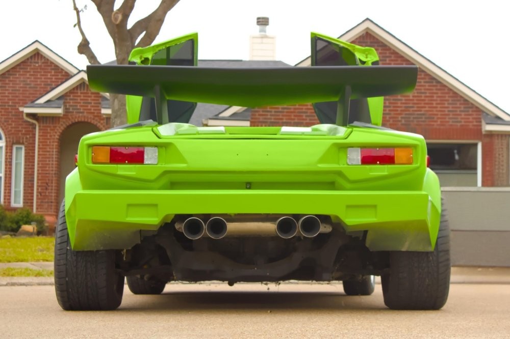 Lamborghini Countach оценили всего в 430 тысяч рублей, но он ненастоящий