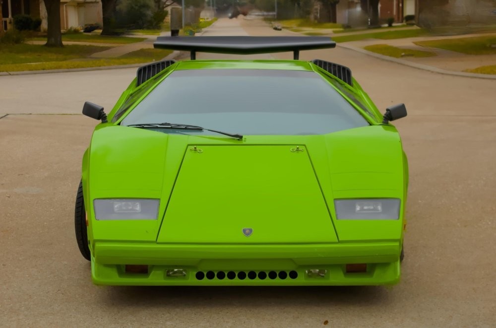 Lamborghini Countach оценили всего в 430 тысяч рублей, но он ненастоящий