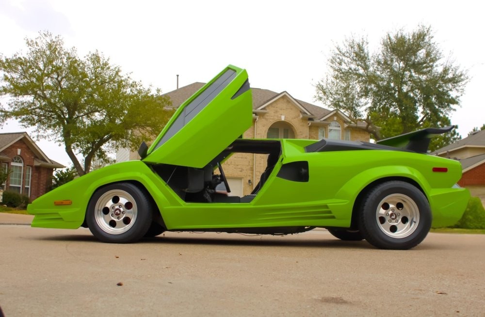 Lamborghini Countach оценили всего в 430 тысяч рублей, но он ненастоящий