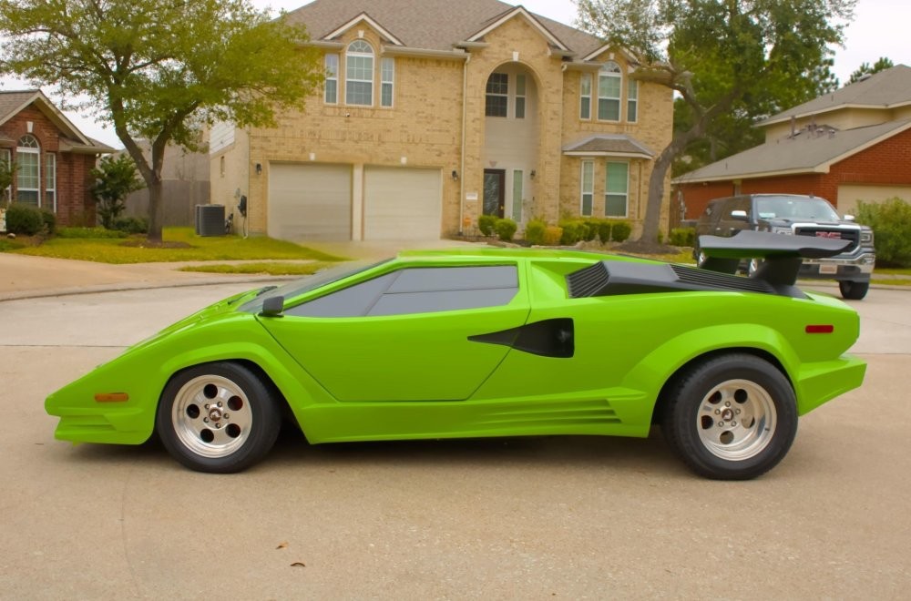 Lamborghini Countach оценили всего в 430 тысяч рублей, но он ненастоящий