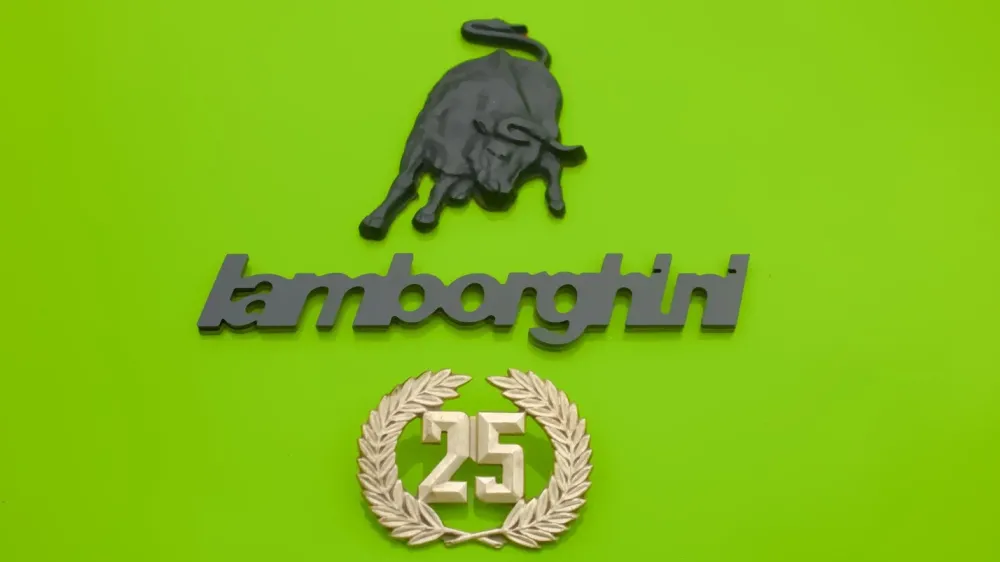 Lamborghini Countach оценили всего в 430 тысяч рублей, но он ненастоящий