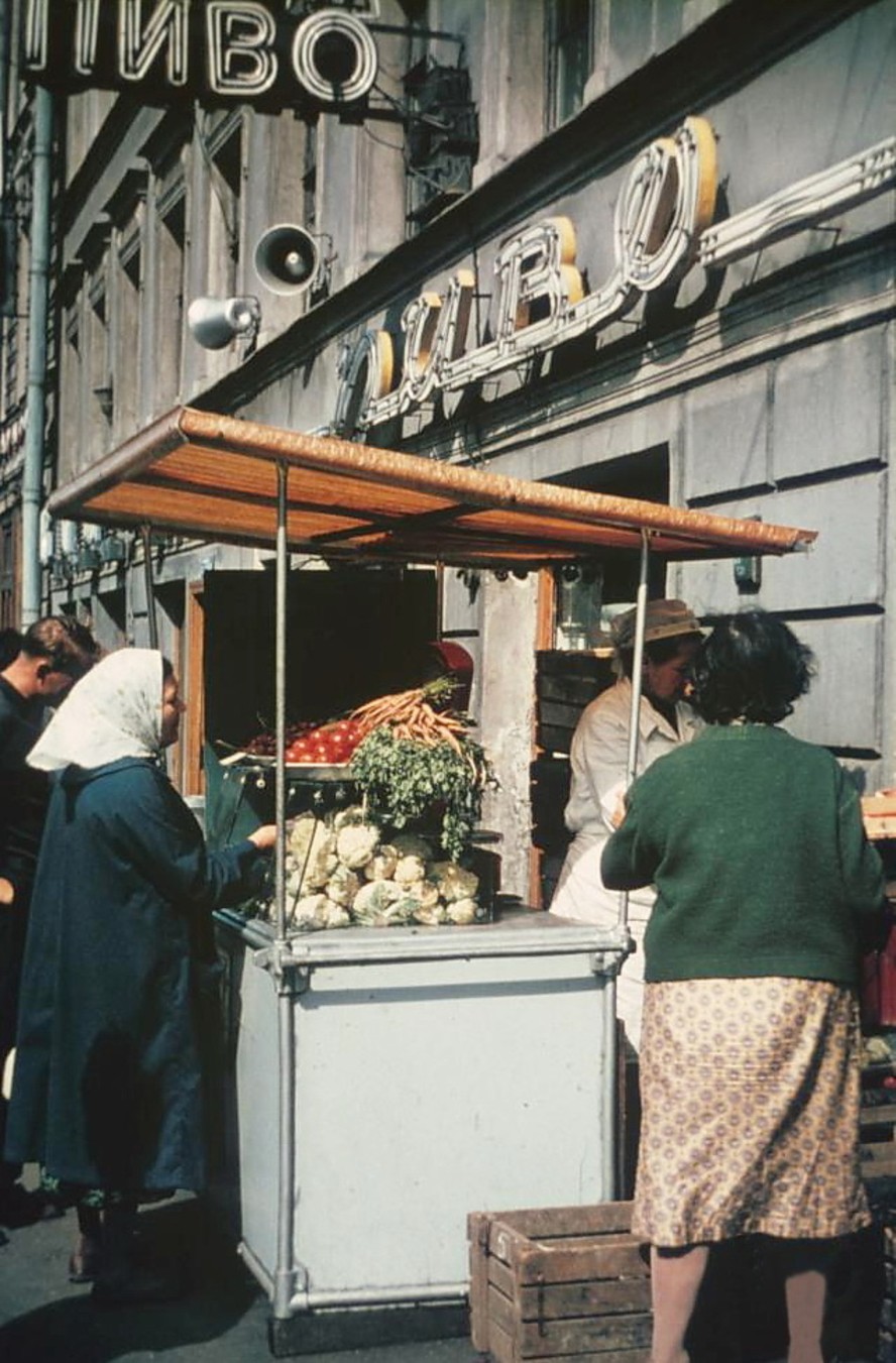 Торговля на Невском проспекте в Ленинграде