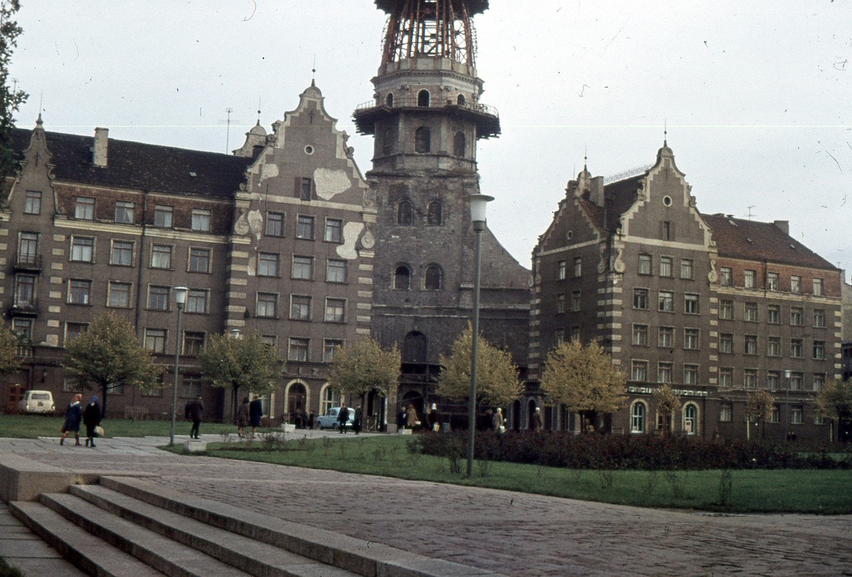 Восстановление шпиля в соборе Святого Петра в старом городе Риги.