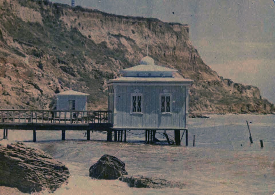 Домик-купальня на Поповском пляже в Одессе.