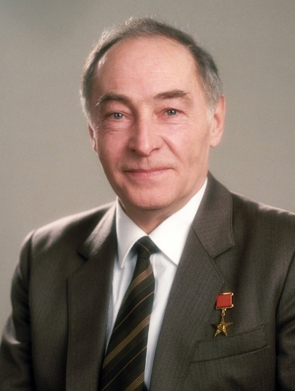 Вячеслав Тихонов