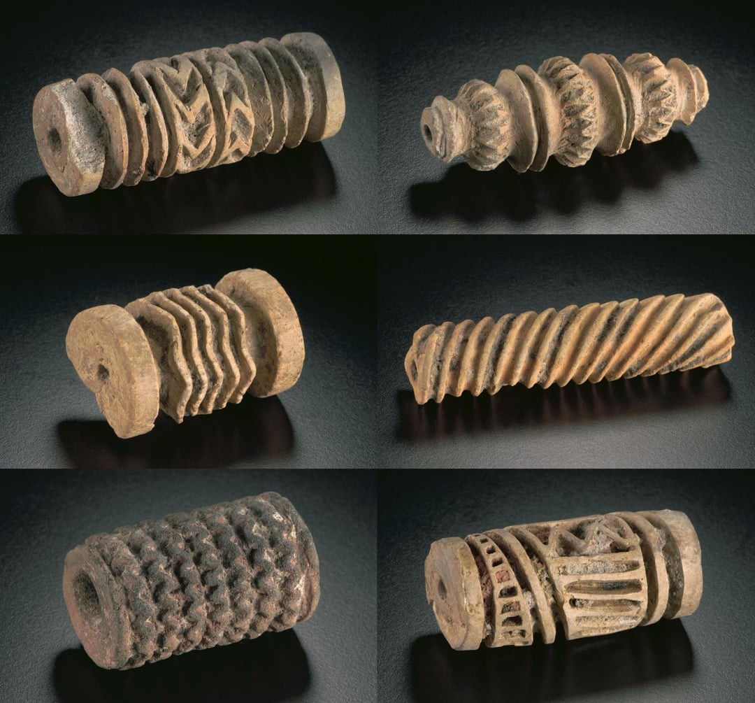 12. Керамические валики для нанесения узоров на текстиль. Таиланд, культура Банчианг, 300 г. до н.э. - 300 г. н.э.
