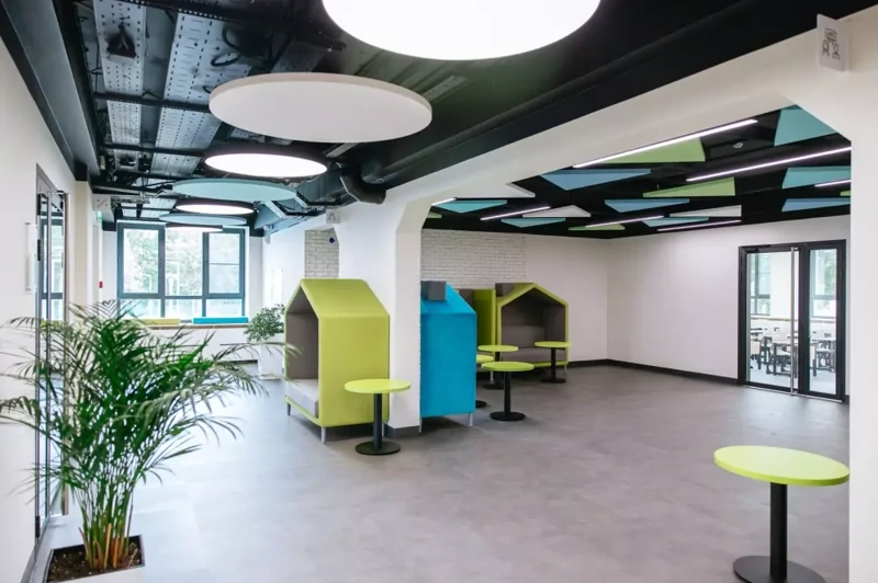 Как выглядят московские школы до и после обновления