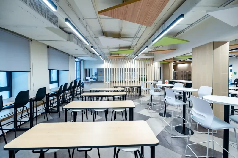 Как выглядят московские школы до и после обновления