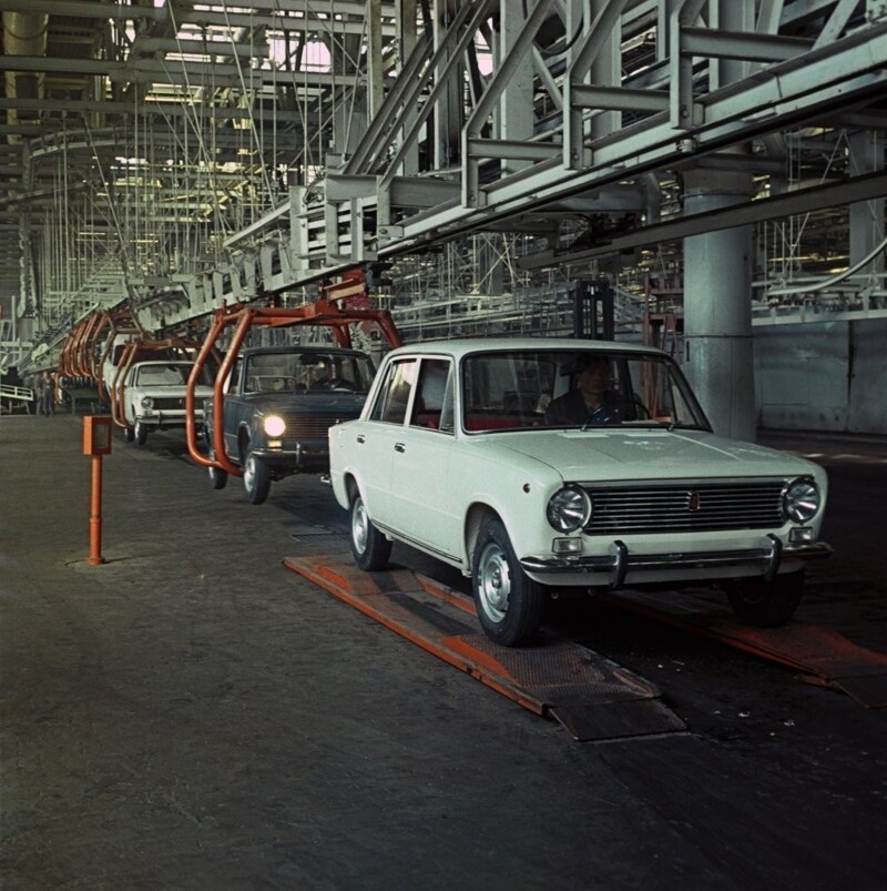 19 апреля 1970 года с главного конвейера завода сошли первые шесть автомобилей ВАЗ-2101