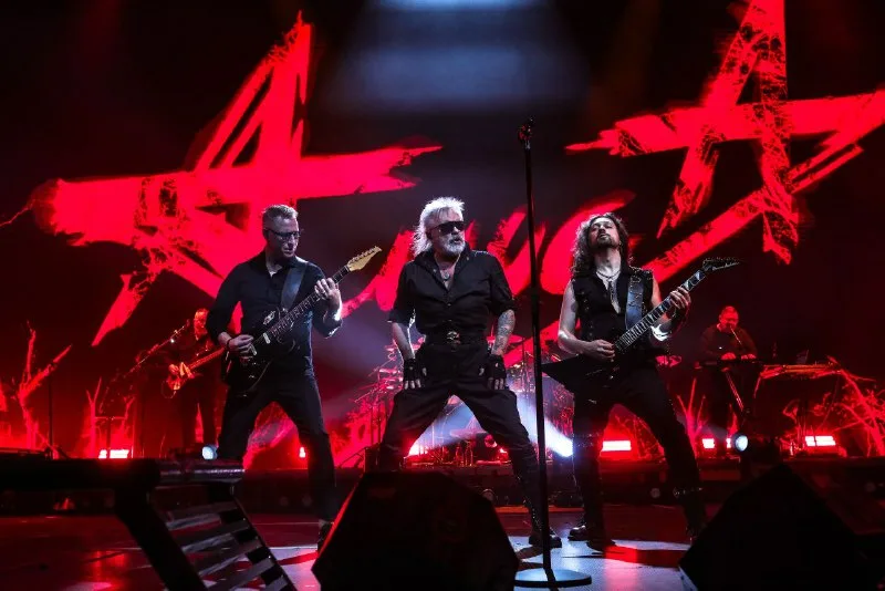 «Красное на чёрном». Что имелось в виду в бессмертном хите «Алисы»?