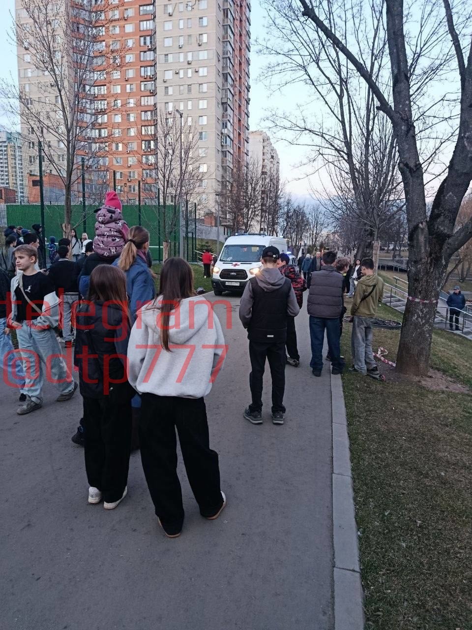 В Москве самокатчица покалечила пенсионера