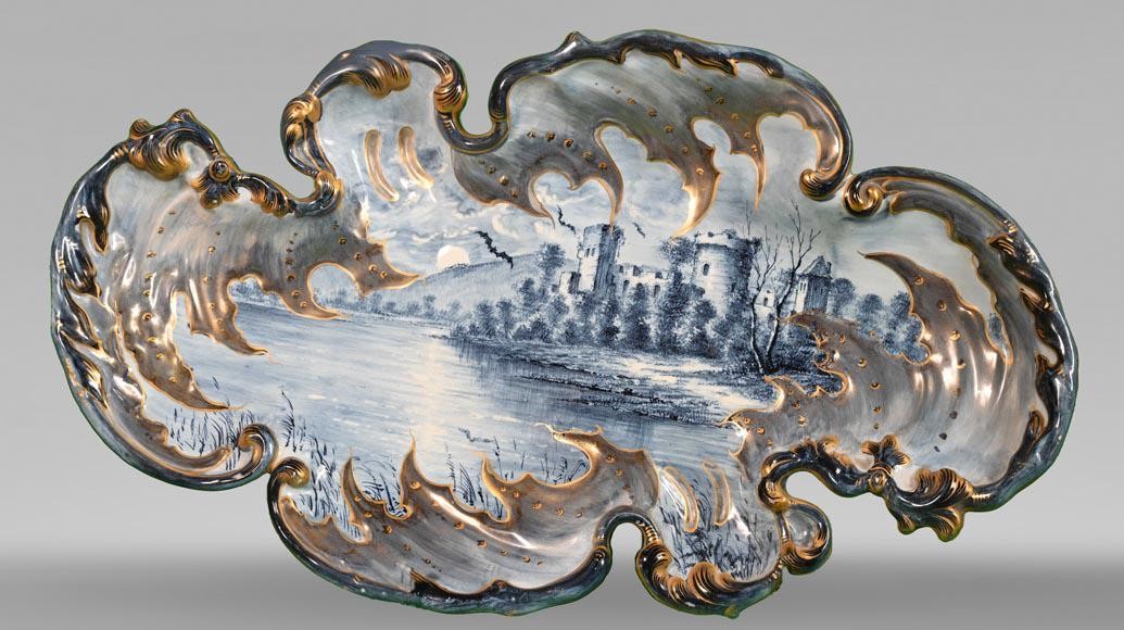15. Глиняное блюдо, украшенное позолотой, изготовленное между 1863 и 1890 годами французским художником Эмилем Галле