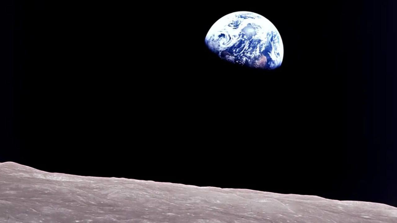NASA опубликовало первое в истории фото с затмением Солнца за пределами Земли
