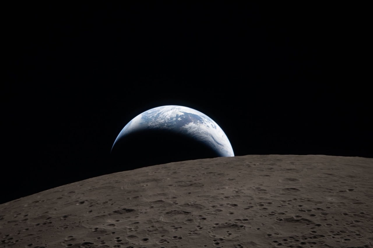 NASA опубликовало первое в истории фото с затмением Солнца за пределами Земли