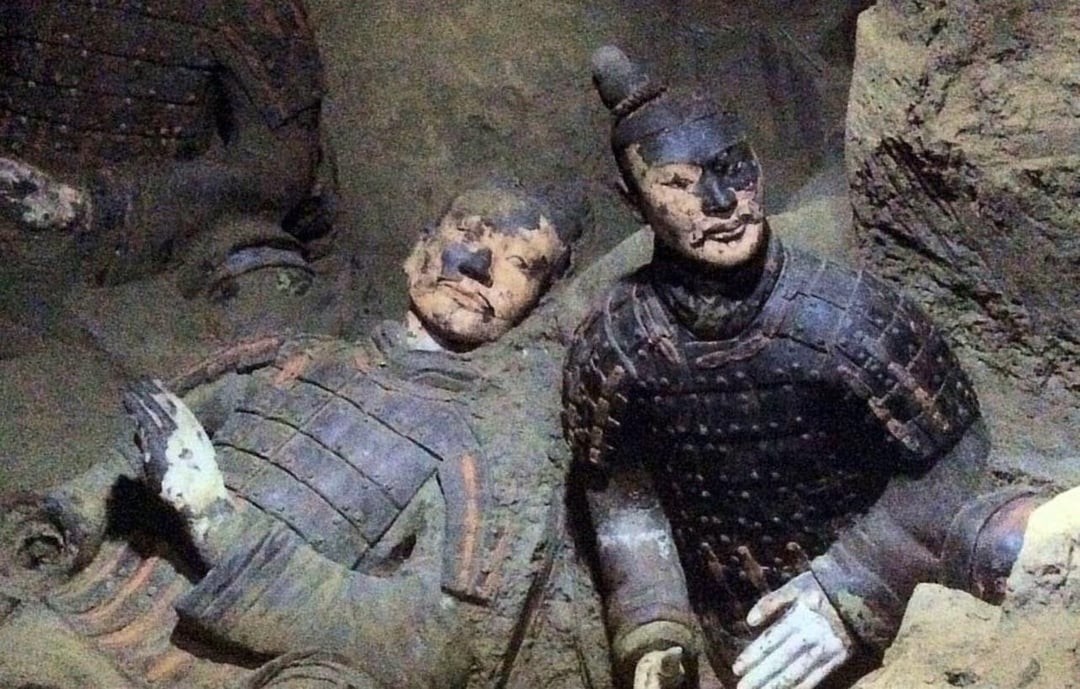 10. Солдаты терракотовой армии со следами первоначальной раскраски, 1974 год