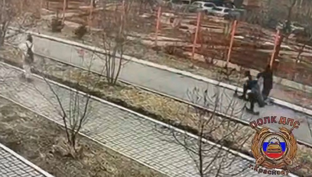 Все дети как дети, а этот на электросамокате