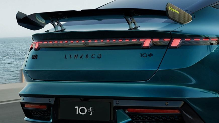 Geely стал мировым лидером по скорости заряда электромобиля