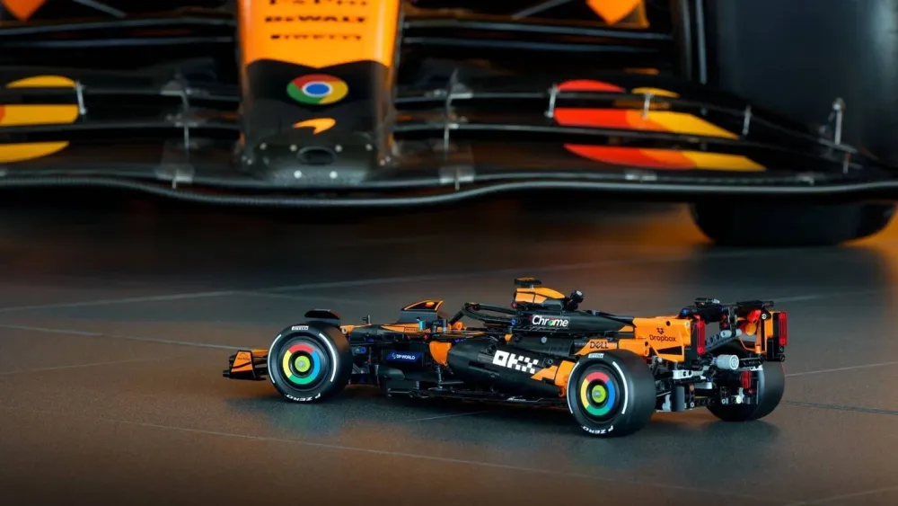 Чемпионский болид McLaren стал огромным конструктором Lego