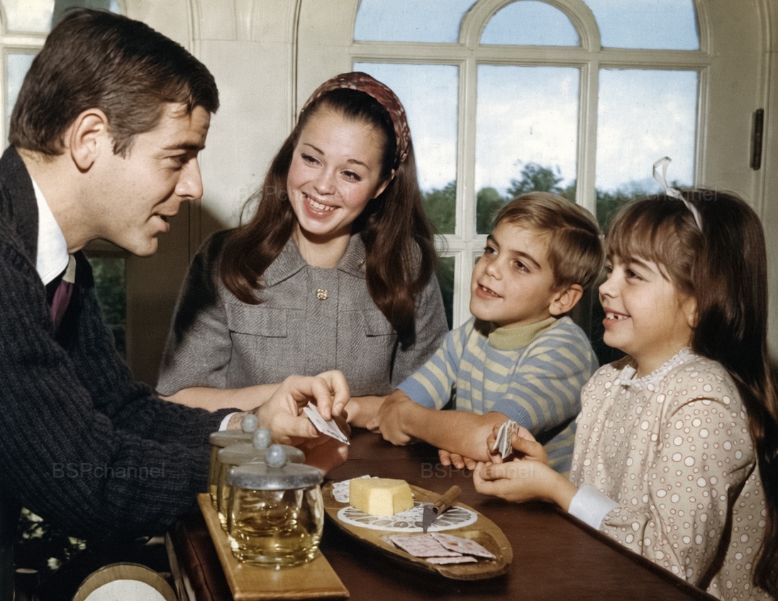 Интересная фотоподборка известных личностей СССР и мира в детстве и юности