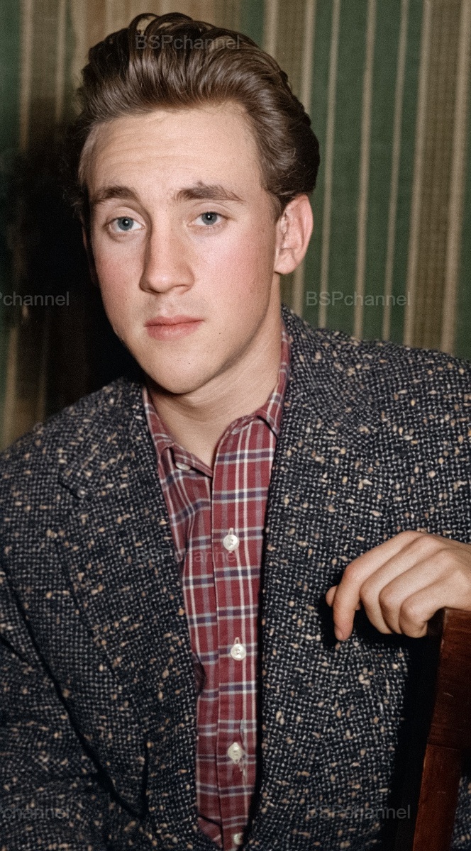 Интересная фотоподборка известных личностей СССР и мира в детстве и юности