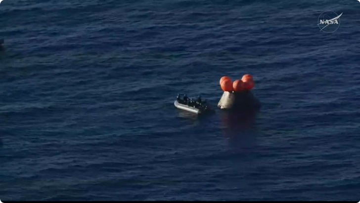 Корабль "Орион" с астронавтами лунной миссии "Артемида-2" вернулся на Землю, сообщает NASA